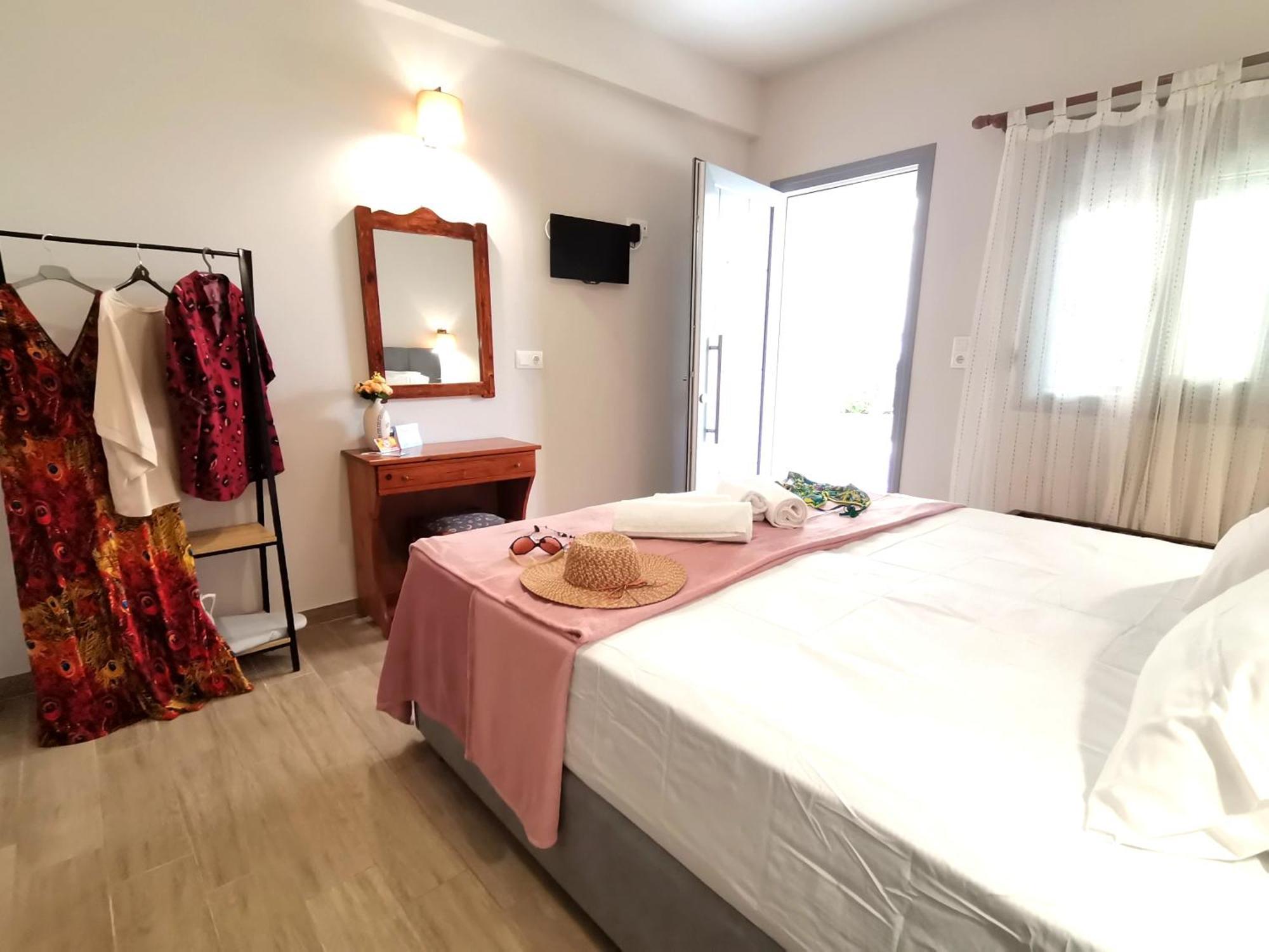Studios Lia Adults Only -Fully Renovated Chrisi Ammoudia Eksteriør billede